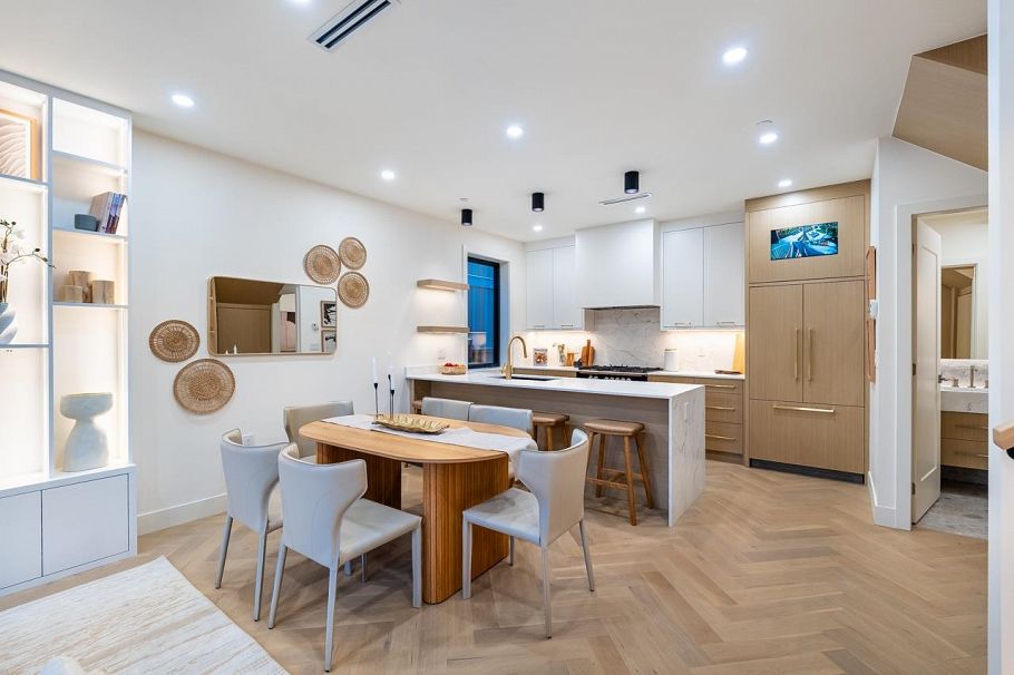 1 3345 W 13th Avenue Vancouver, BC - 5