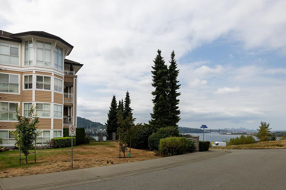 219 3629 Deercrest Drive North Vancouver, BC - 29