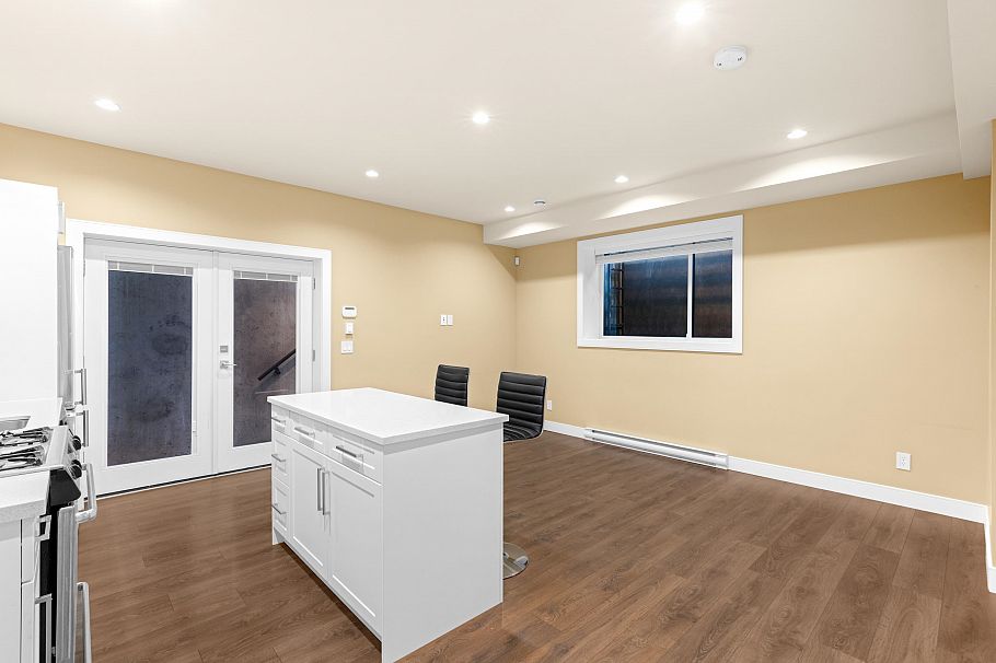 315 E 20th Street North Vancouver, BC - 30