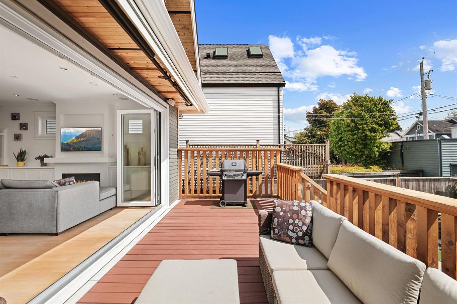 1008 E 14th Avenue Vancouver, BC - 11