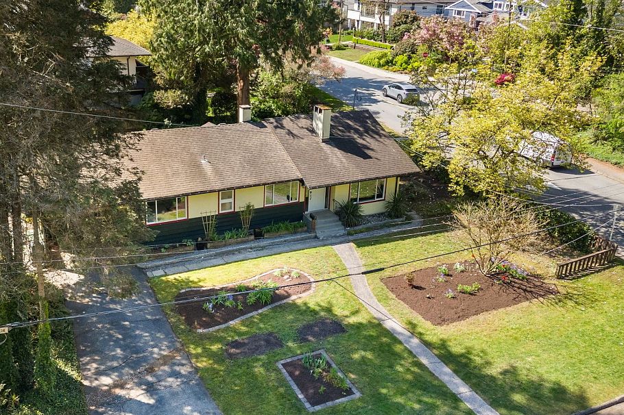 2195 Cortell Street North Vancouver, BC - 3