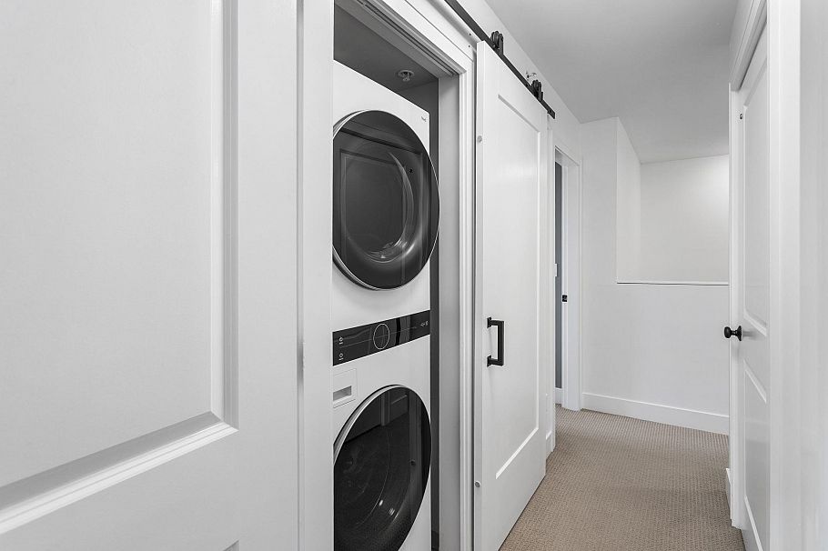 8 3025 Baird Road North Vancouver, BC - 29