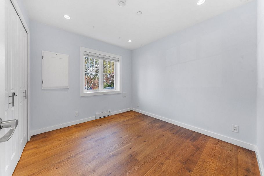 339 E 41st Avenue Vancouver, BC - 8