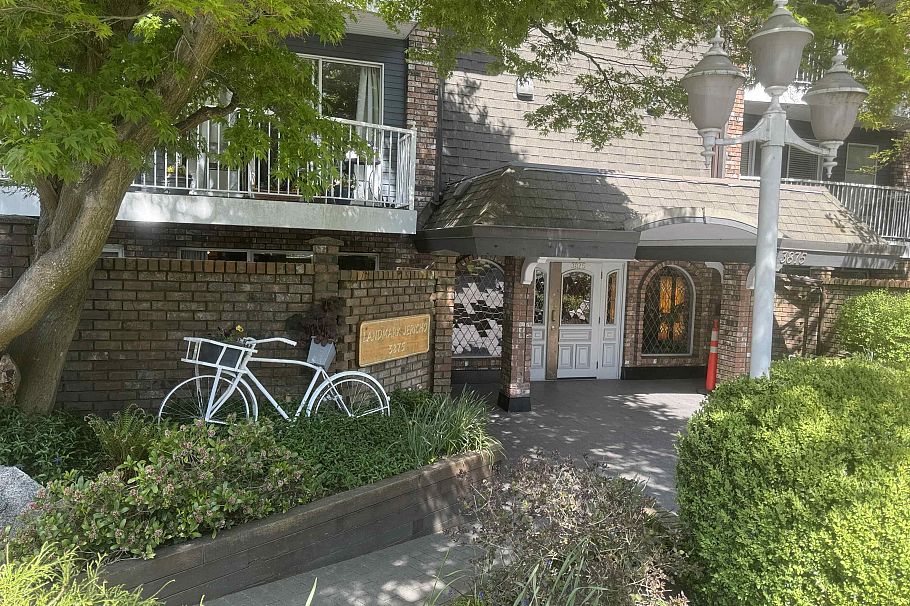 109 3875 W 4th Avenue Vancouver, BC - 2