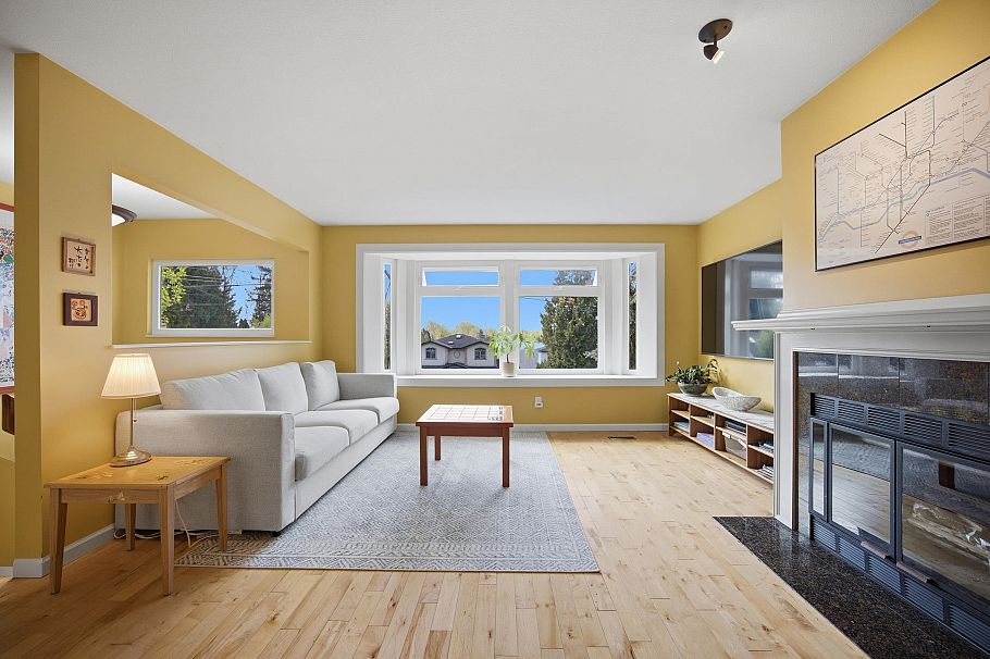 4057 Marine Drive Burnaby, BC - 4