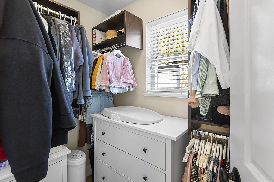 8 3025 Baird Road North Vancouver, BC - 28