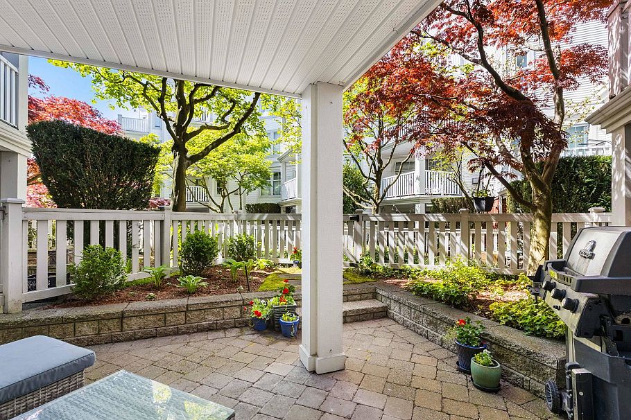 113 147 E 1st Street North Vancouver, BC - 1