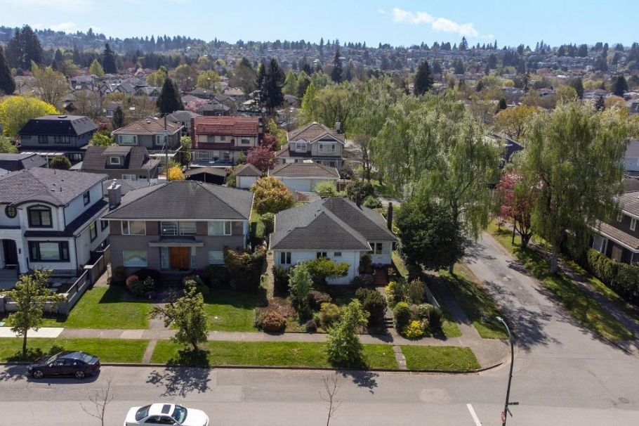 2396 W 18th Avenue Vancouver, BC - 40