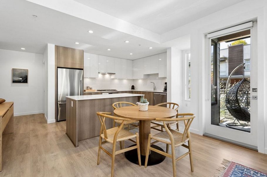 107 715 W 15th Street North Vancouver, BC - 9