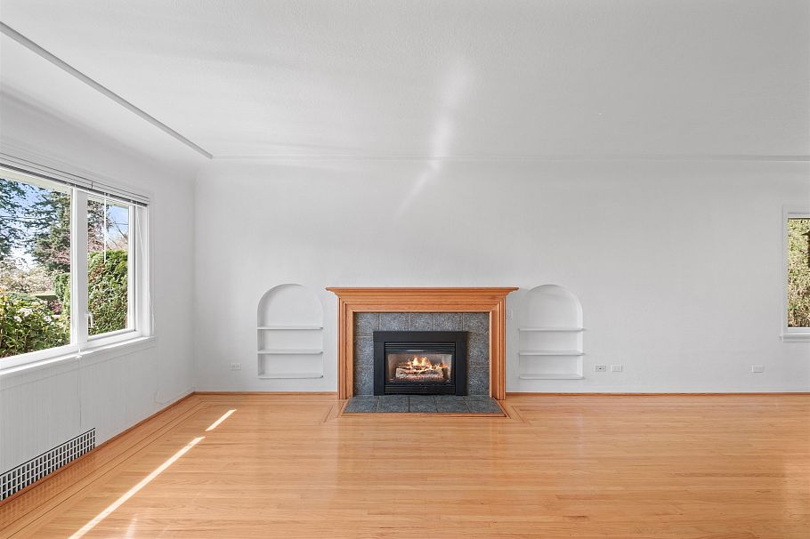 3894 Sunnycrest Drive North Vancouver, BC - 2