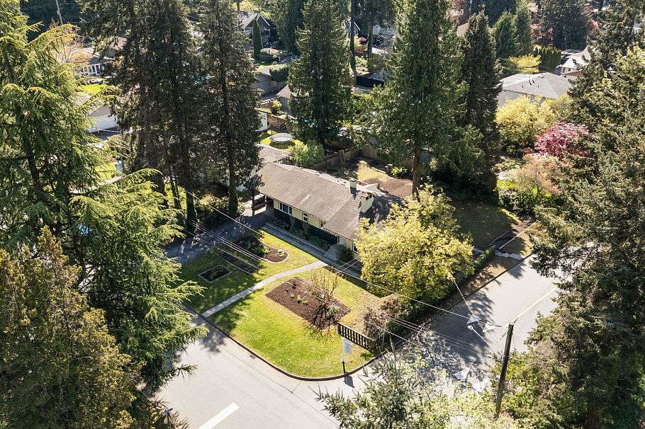 2195 Cortell Street North Vancouver, BC - 2