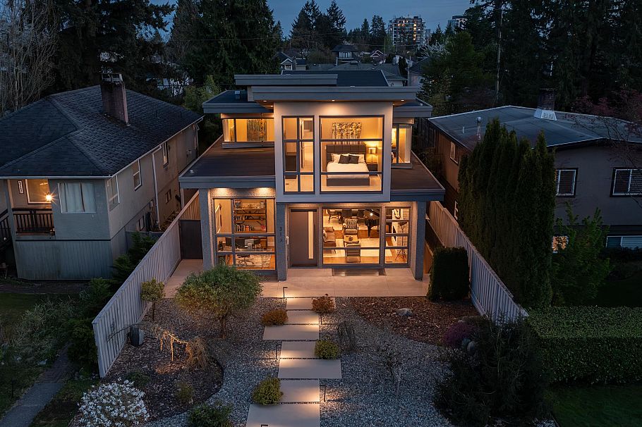 315 E 20th Street North Vancouver, BC - 1