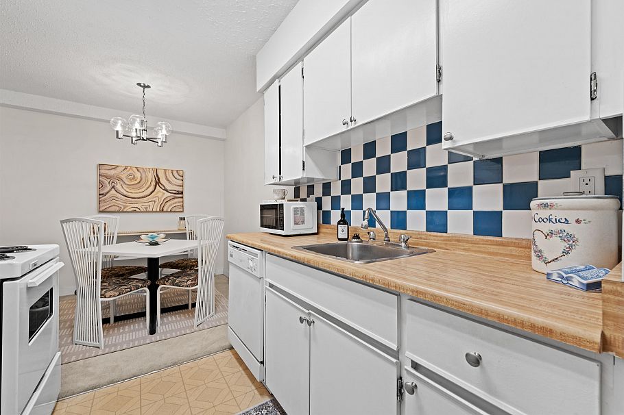 206 250 W 1st Street North Vancouver, BC - 3