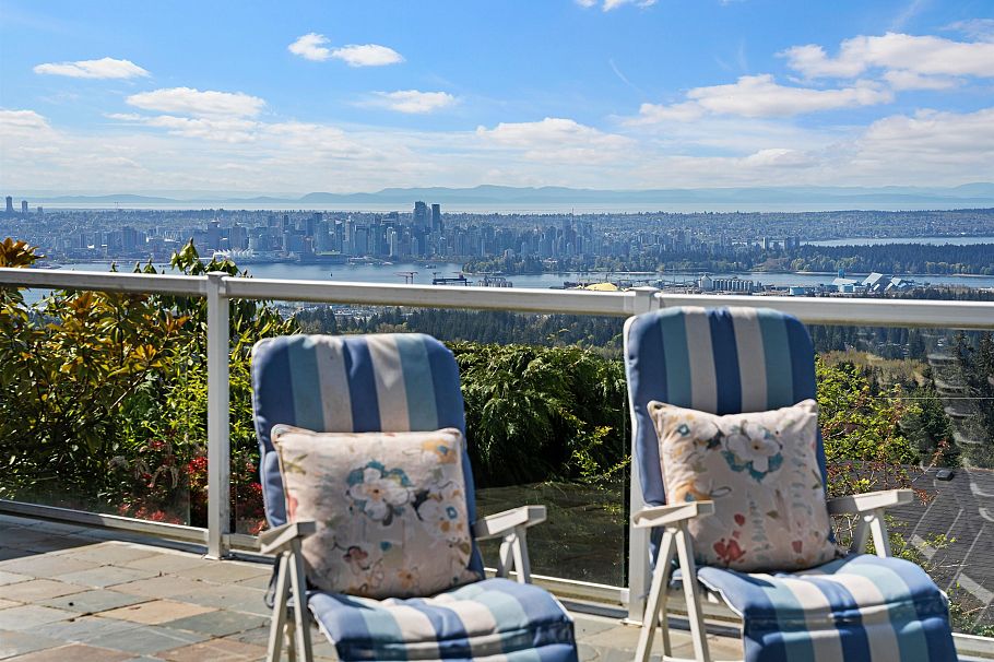 353 Newdale Court North Vancouver, BC - 3