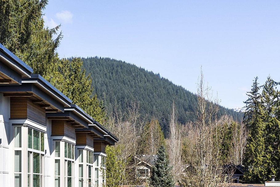 8 3025 Baird Road North Vancouver, BC - 24