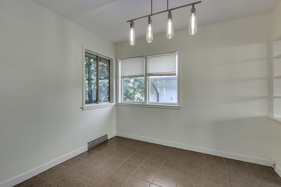 509 E Keith Road North Vancouver, BC - 33