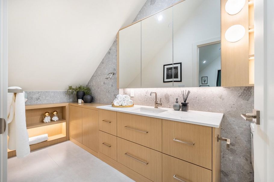 1 3345 W 13th Avenue Vancouver, BC - 18