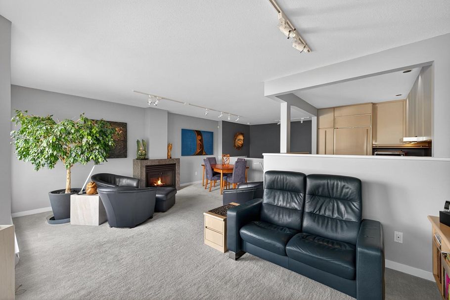 1261 W 7th Avenue Vancouver, BC - 12