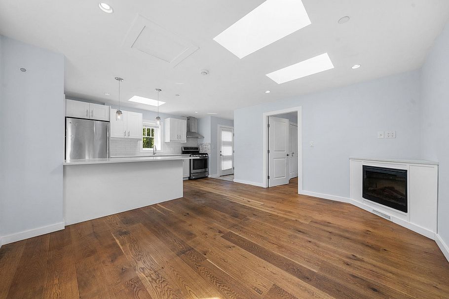 339 E 41st Avenue Vancouver, BC - 5