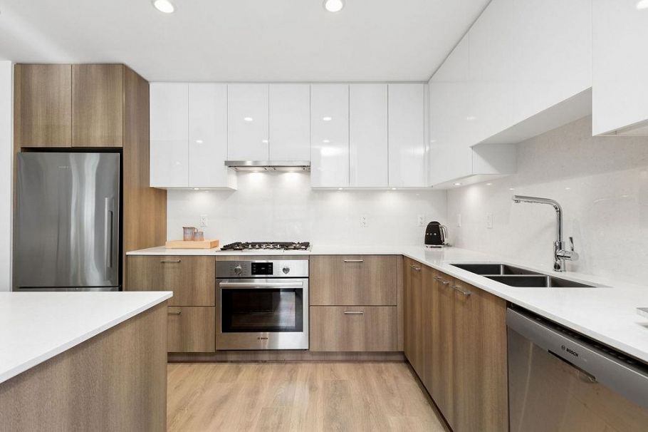 107 715 W 15th Street North Vancouver, BC - 11