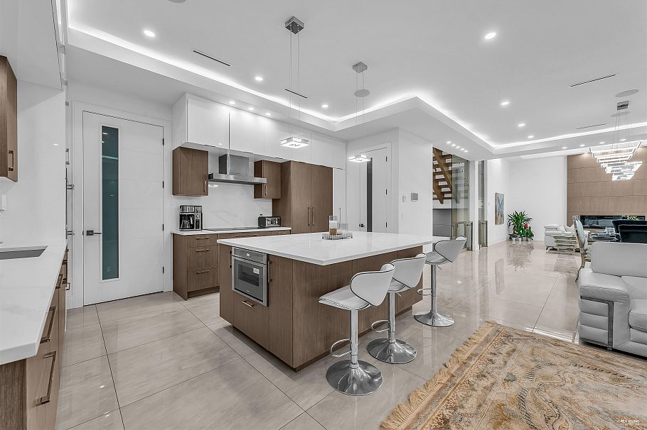 929 Canyon Boulevard North Vancouver, BC - 12