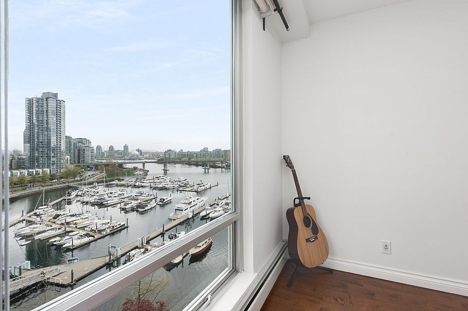 1201 1228 Marinaside Crescent Vancouver, BC - 12