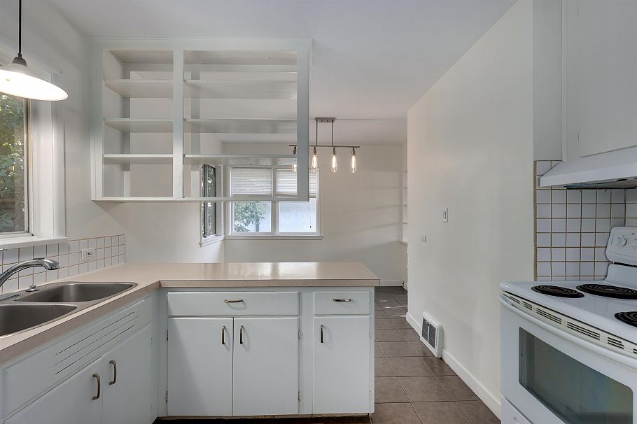 509 E Keith Road North Vancouver, BC - 15