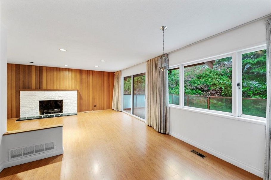 1064 Ruthina Avenue North Vancouver, BC - 9