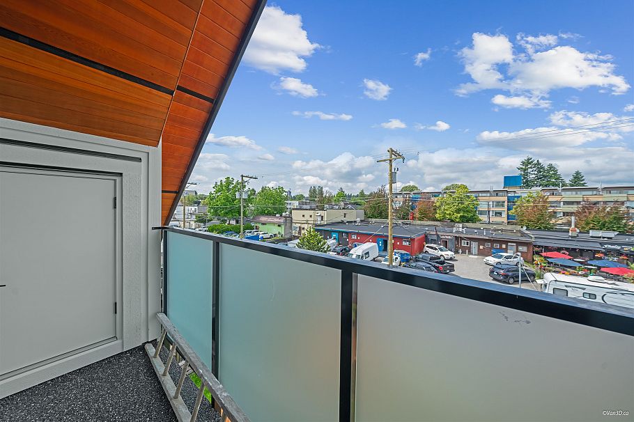 2 4463 Walden Street Vancouver, BC - 31