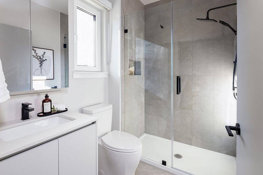 1341 E 21st Avenue Vancouver, BC - 21