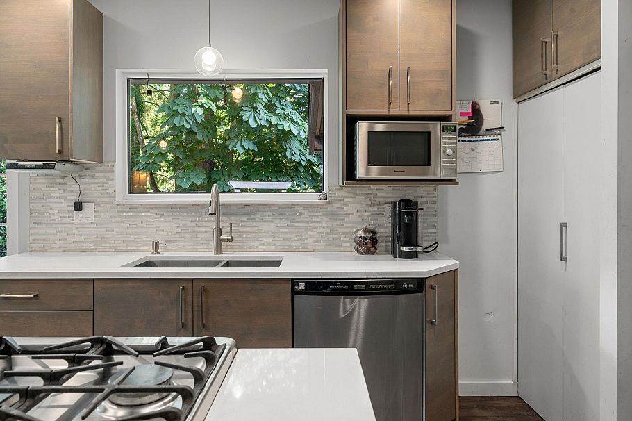 2010 Mackay Avenue North Vancouver, BC - 12