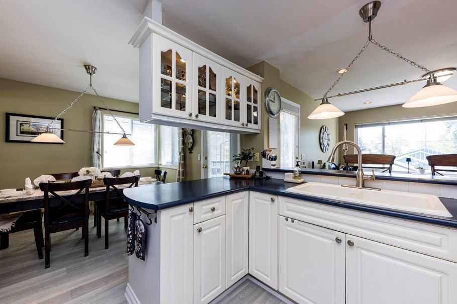 895 E 12th Street North Vancouver, BC - 9