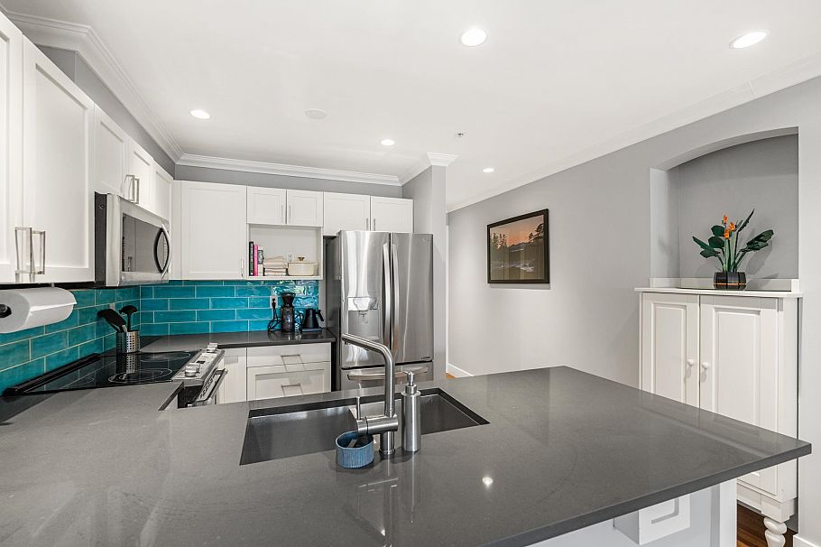 105 365 E 1st Street North Vancouver, BC - 5