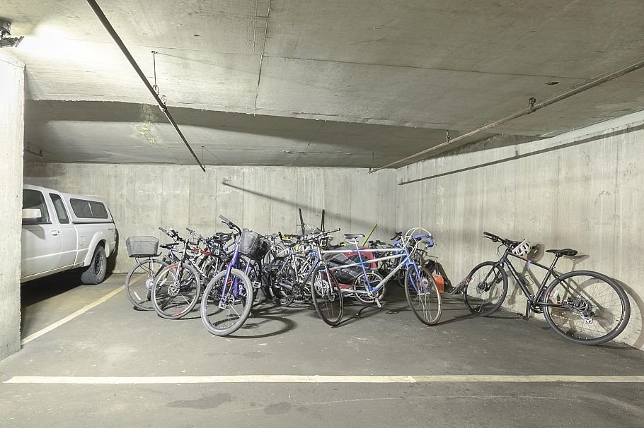 304 1825 W 8th Avenue Vancouver, BC - 31