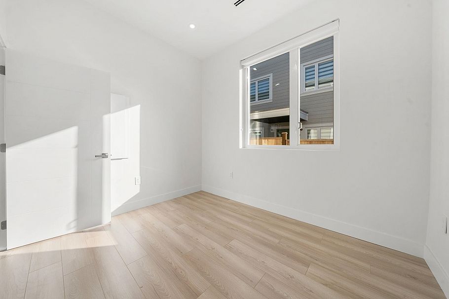 2 3583 Haida Drive Vancouver, BC - 33