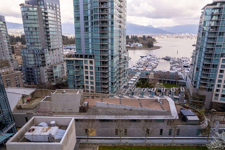 507 1478 W Hastings Street Vancouver, BC - 4