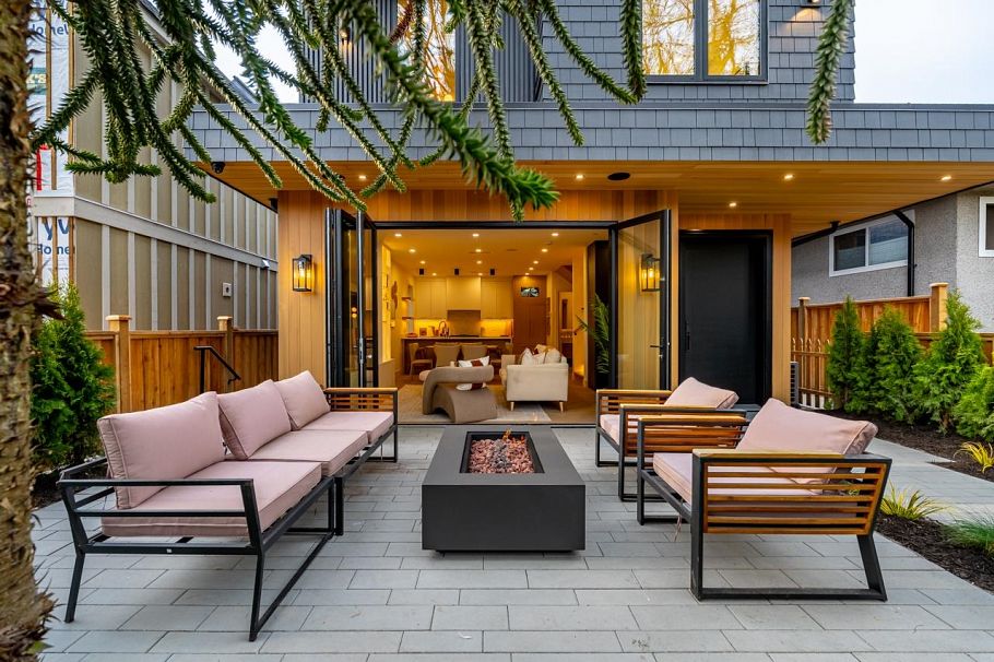 1 3345 W 13th Avenue Vancouver, BC - 1