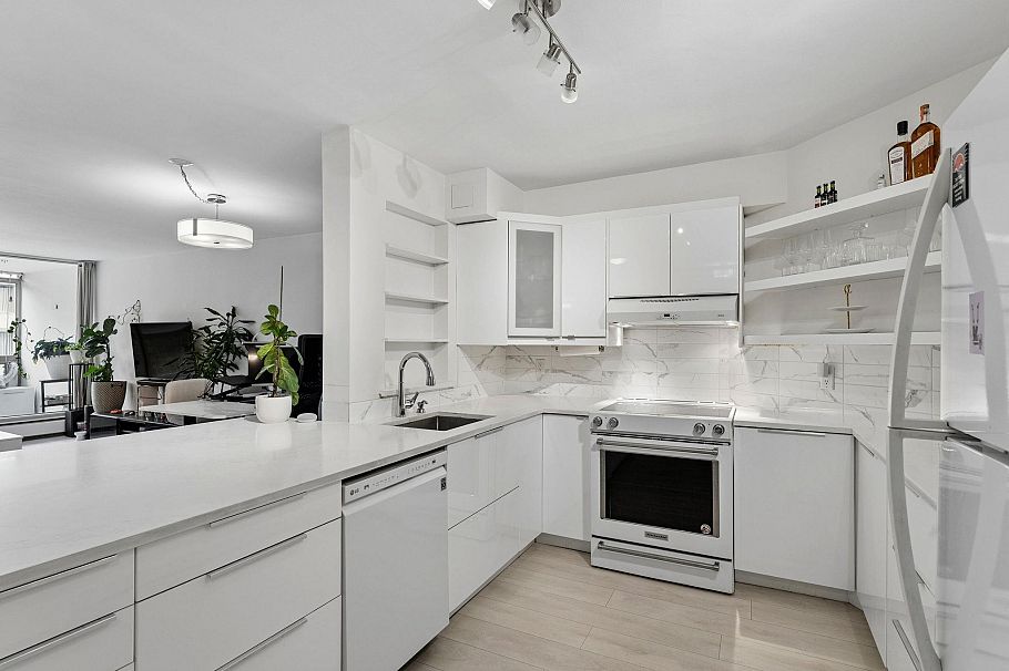 905 2024 Fullerton Avenue North Vancouver, BC - 2