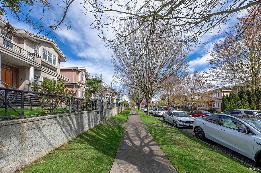 1437 E 58th Avenue Vancouver, BC - 3