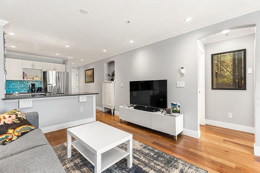 105 365 E 1st Street North Vancouver, BC - 10