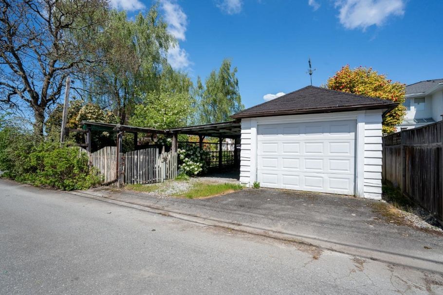 2396 W 18th Avenue Vancouver, BC - 30