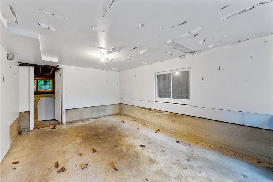 1064 Ruthina Avenue North Vancouver, BC - 36