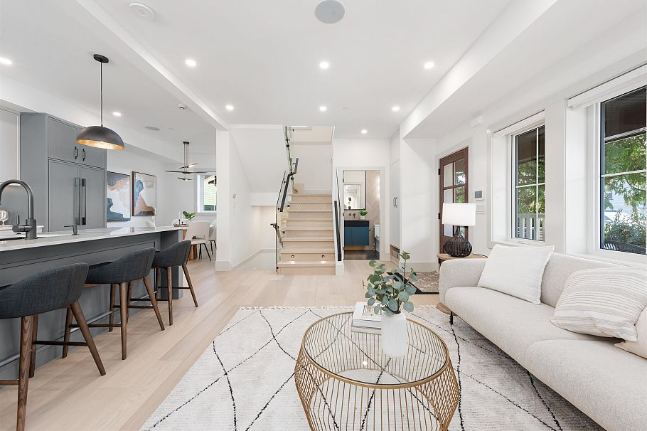 1 375 E 33rd Avenue Vancouver, BC - 9