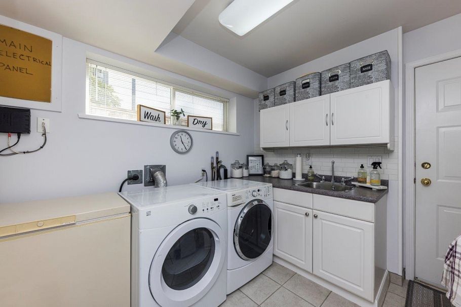 895 E 12th Street North Vancouver, BC - 23