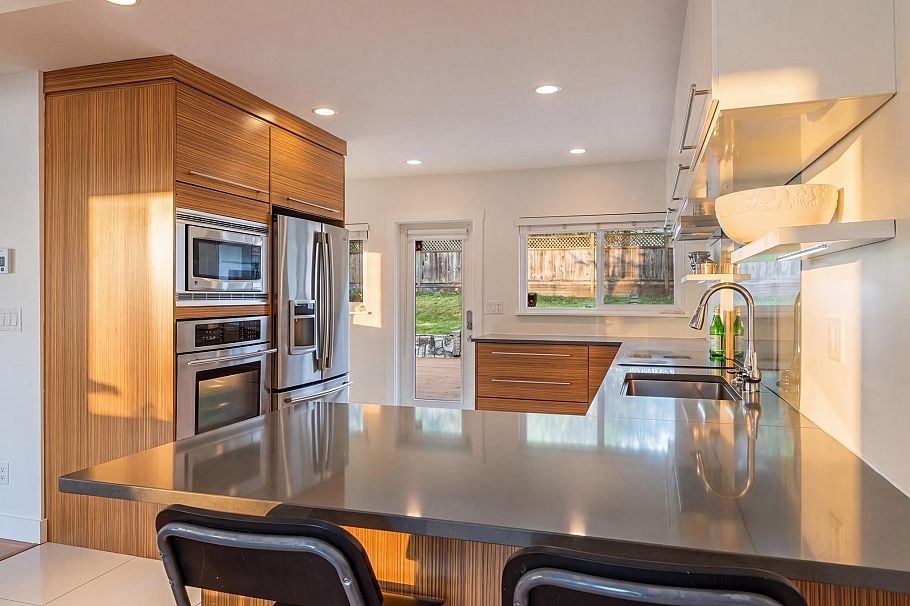 744 Kilkeel Place North Vancouver, BC - 9