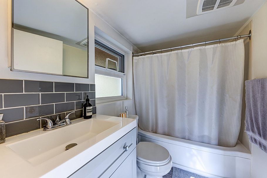 3039 St. Georges Avenue North Vancouver, BC - 28