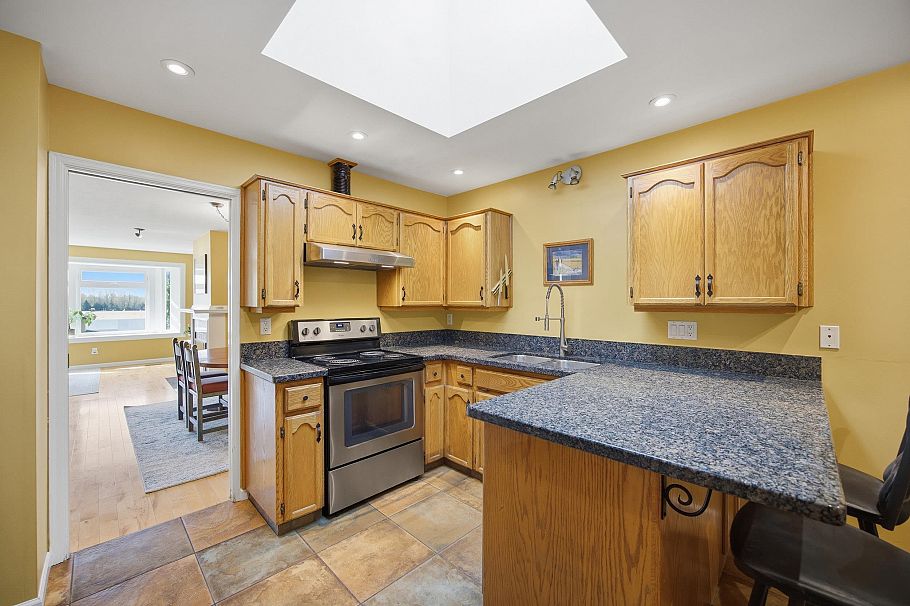 4057 Marine Drive Burnaby, BC - 11