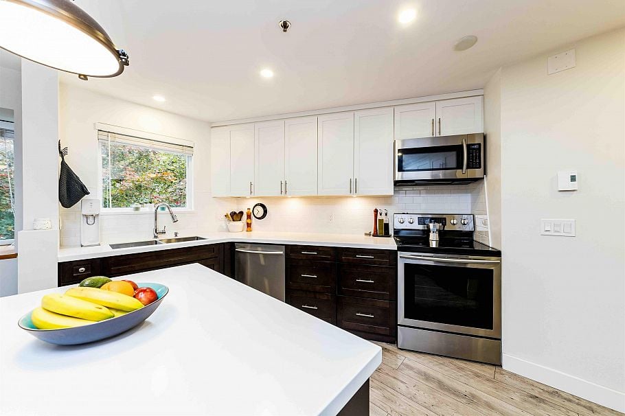 401 2295 Pandora Street Vancouver, BC - 2