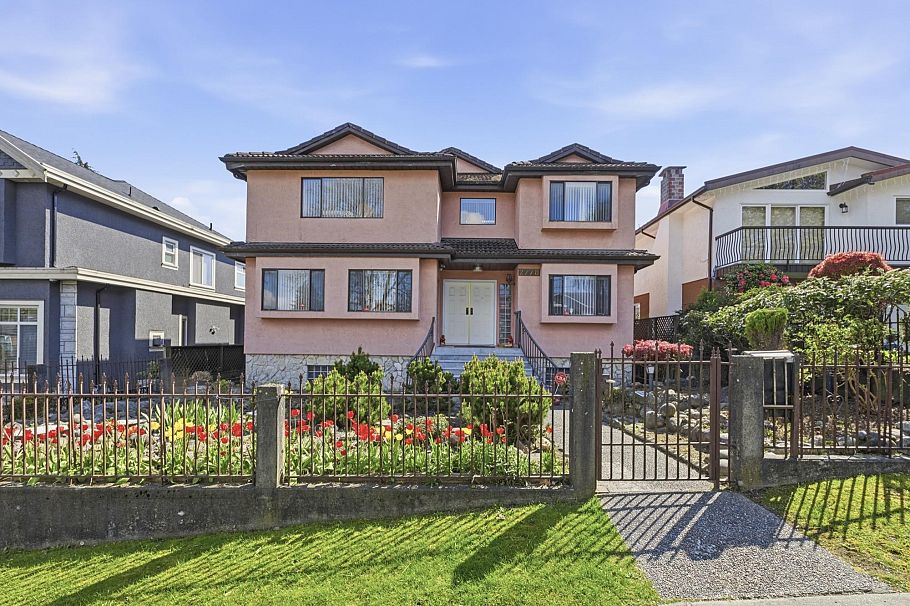 2778 E 47th Avenue Vancouver, BC - 1