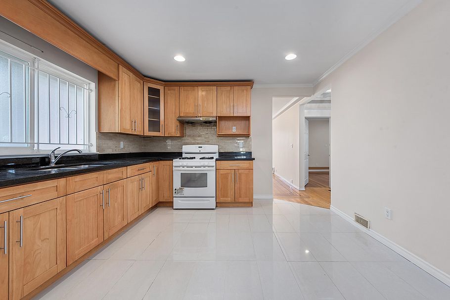 153 SE Marine Drive Vancouver, BC - 4